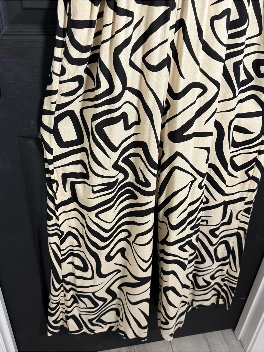 Jessica Simpson Black & White Abstract Halter Wide-Leg Jumpsuit - Picture 3 of 9